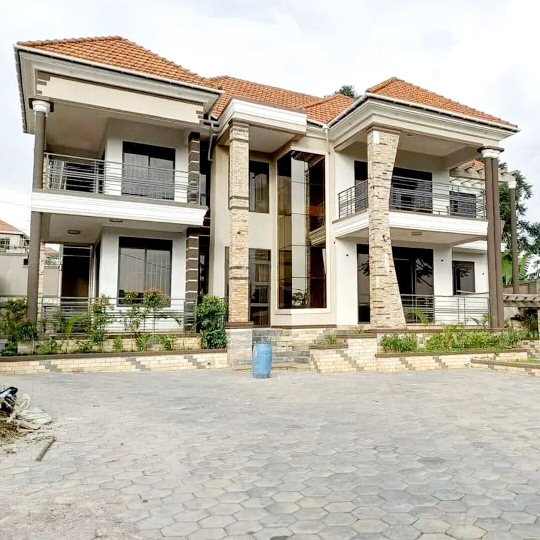 Lubowa Entebbe road 5 bedrooms duplex stand-alone