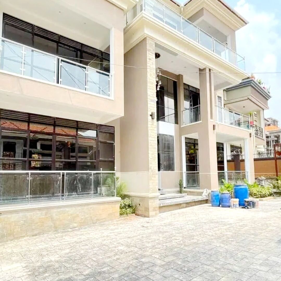 Muyenga 5 bedrooms duplex stand-alone for rent