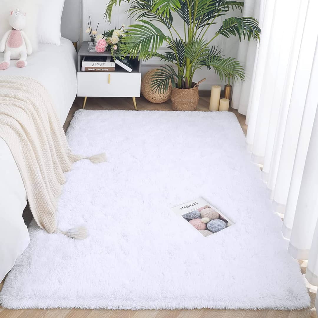 White fluffy center carpet 1.5*2 meters